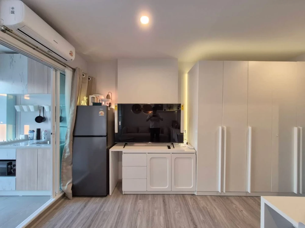 For rent: Regent Home Bangna, Building A, 4th floor. Located on the same floor as the common areas. Nicely decorated and very livable.