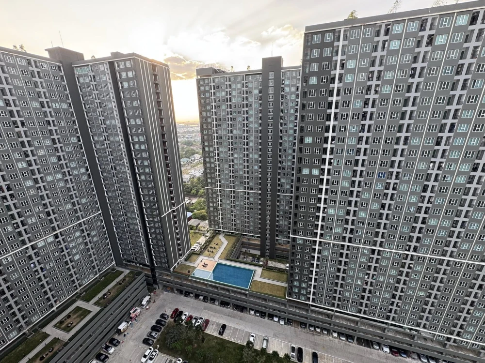 For rent: Regent Home Bangna, Building D, 26th floor. Unobstructed high-floor view. Beautiful built-in furnishings. Don't miss out!