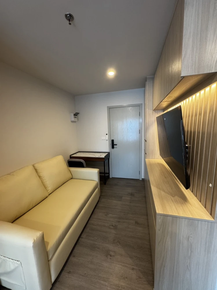 For rent: Regent Home Bangna, Building D, corner unit, highly private, with high-quality built-in furniture. Book today! Don't wait!