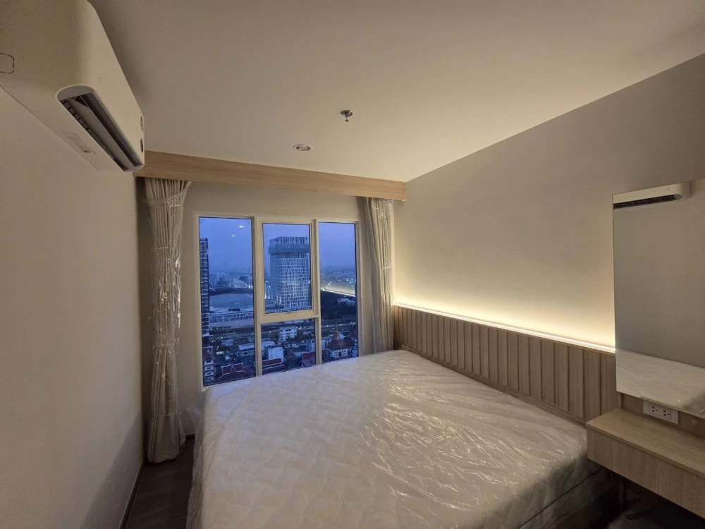 For rent: Regent Home Bangna, Building D, corner unit, highly private, with high-quality built-in furniture. Book today! Don't wait!