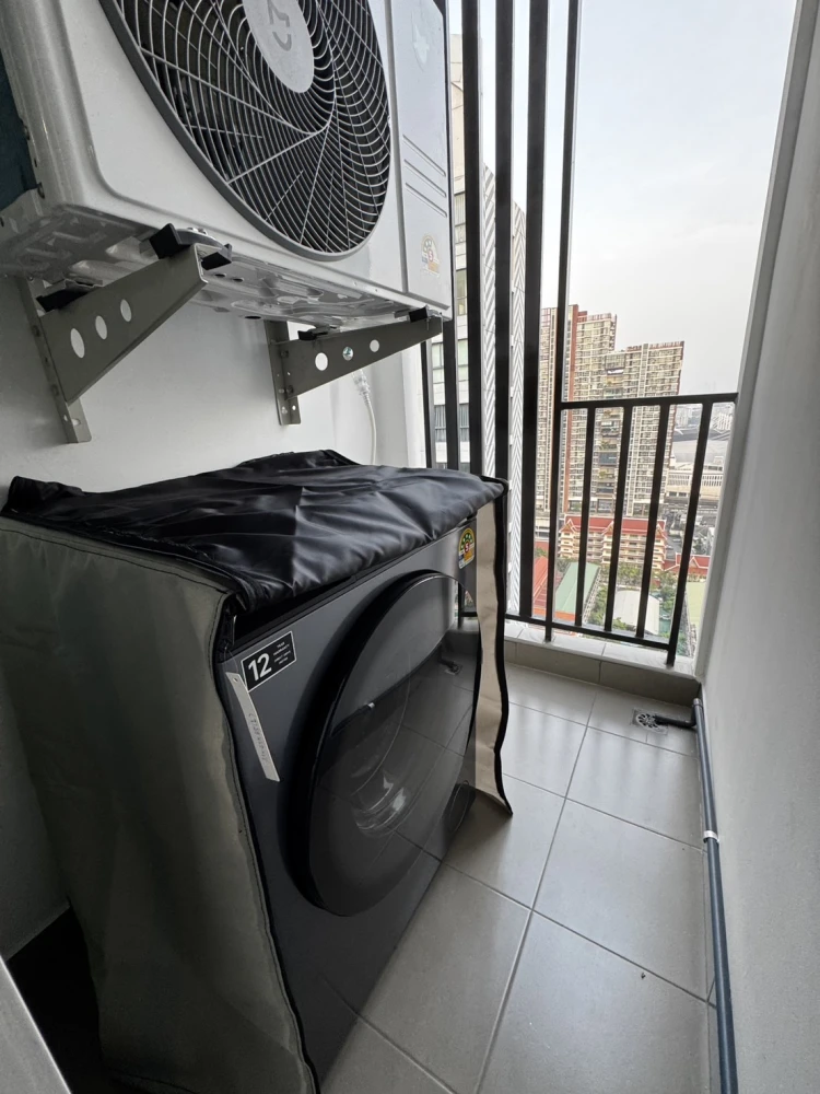 For rent: Regent Home Bangna, Building D, corner unit, highly private, with high-quality built-in furniture. Book today! Don't wait!