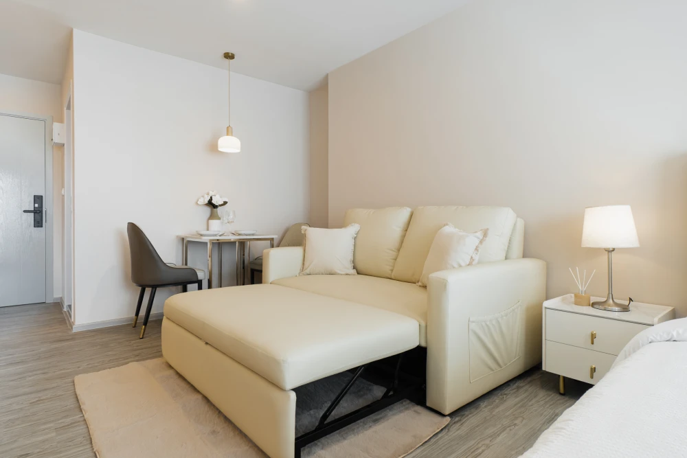 For rent: Regent Home Bangna, Building B, 31st floor, river view, high-quality built-in furniture, excellent value. You don't want to miss this!