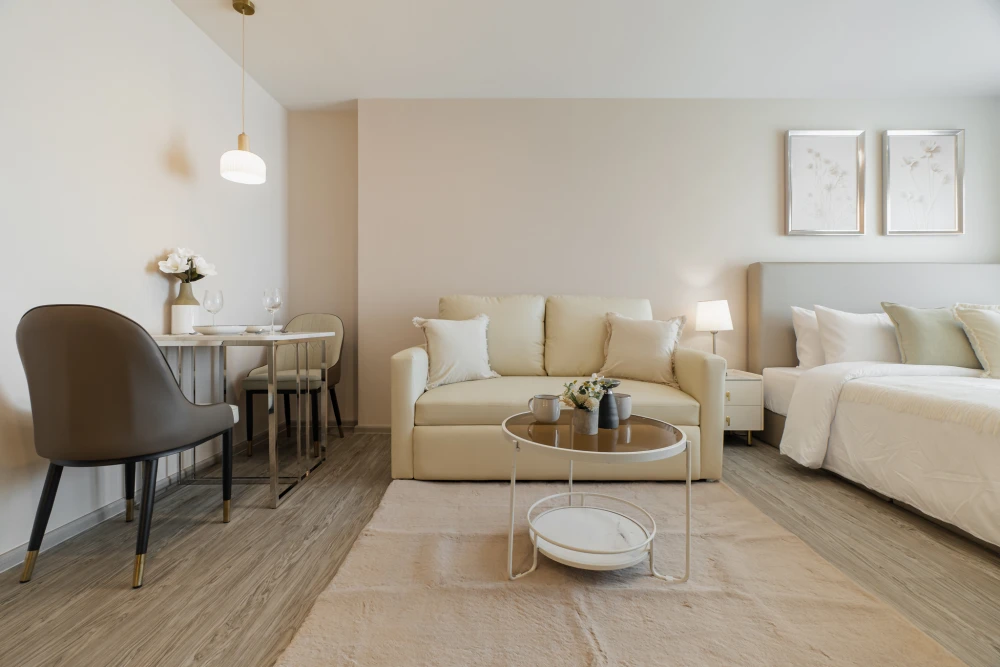 For rent: Regent Home Bangna, Building B, 31st floor, river view, high-quality built-in furniture, excellent value. You don't want to miss this!