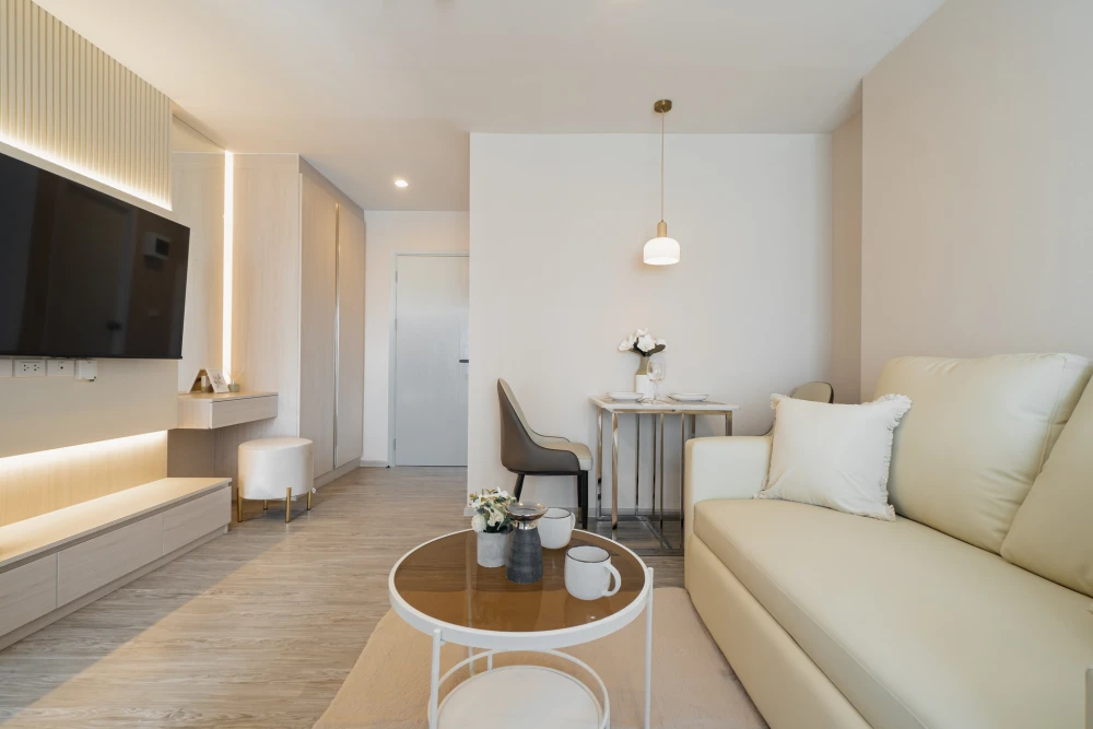For rent: Regent Home Bangna, Building B, 31st floor, river view, high-quality built-in furniture, excellent value. You don't want to miss this!