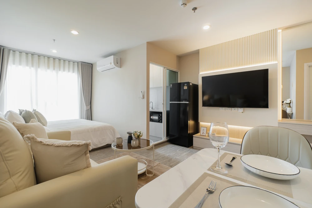 For rent: Regent Home Bangna, Building B, 31st floor, river view, high-quality built-in furniture, excellent value. You don't want to miss this!