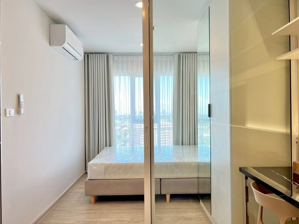 For rent: Regent Home Bangna. Fully furnished with built-in features throughout. Beautiful design, clearly defined spaces, and complete built-in furni