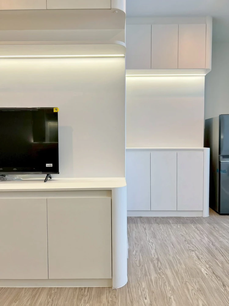 For rent: Regent Home Bangna. Fully furnished with built-in features throughout. Beautiful design, clearly defined spaces, and complete built-in furni