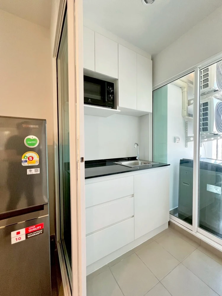 For rent: Regent Home Bangna. Fully furnished with built-in features throughout. Beautiful design, clearly defined spaces, and complete built-in furni