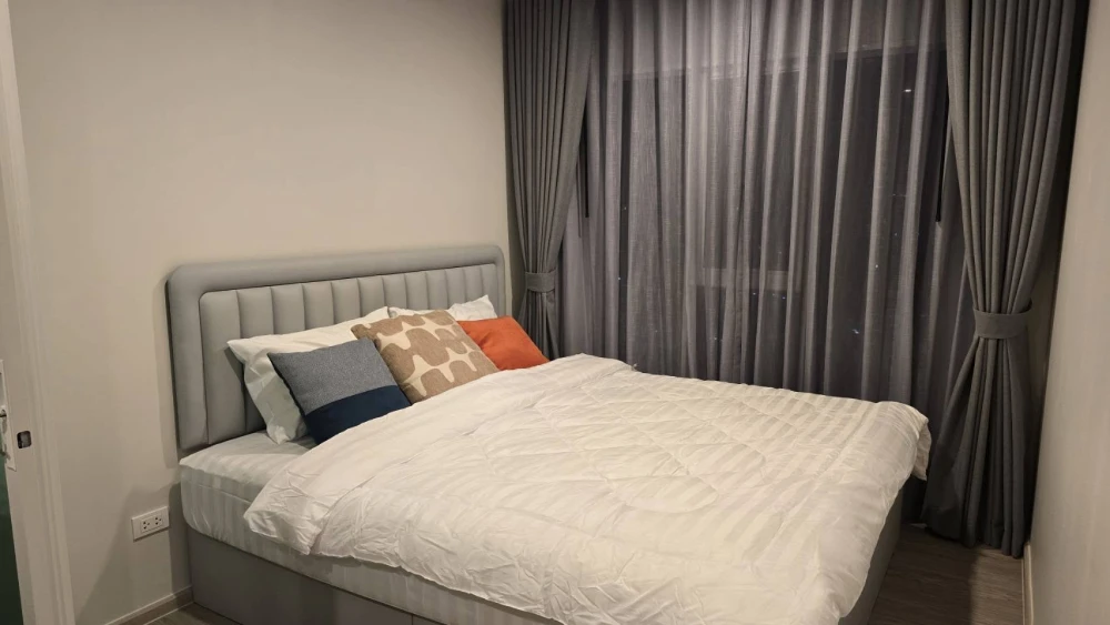 Regent Home Bangna for rent. High level of privacy as it only shares a wall with one neighboring unit. Ready to move in immediately.