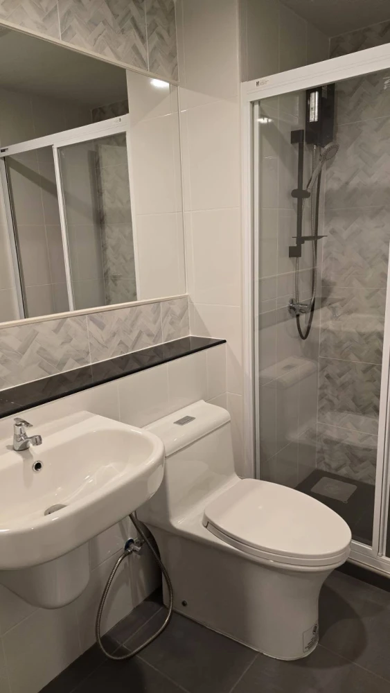 Regent Home Bangna for rent. High level of privacy as it only shares a wall with one neighboring unit. Ready to move in immediately.