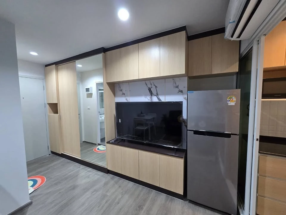 For rent: Regent Home Bangna, pool view + garden view, no need to bend down, not near the elevator or garbage room, the room is not hot, must book.