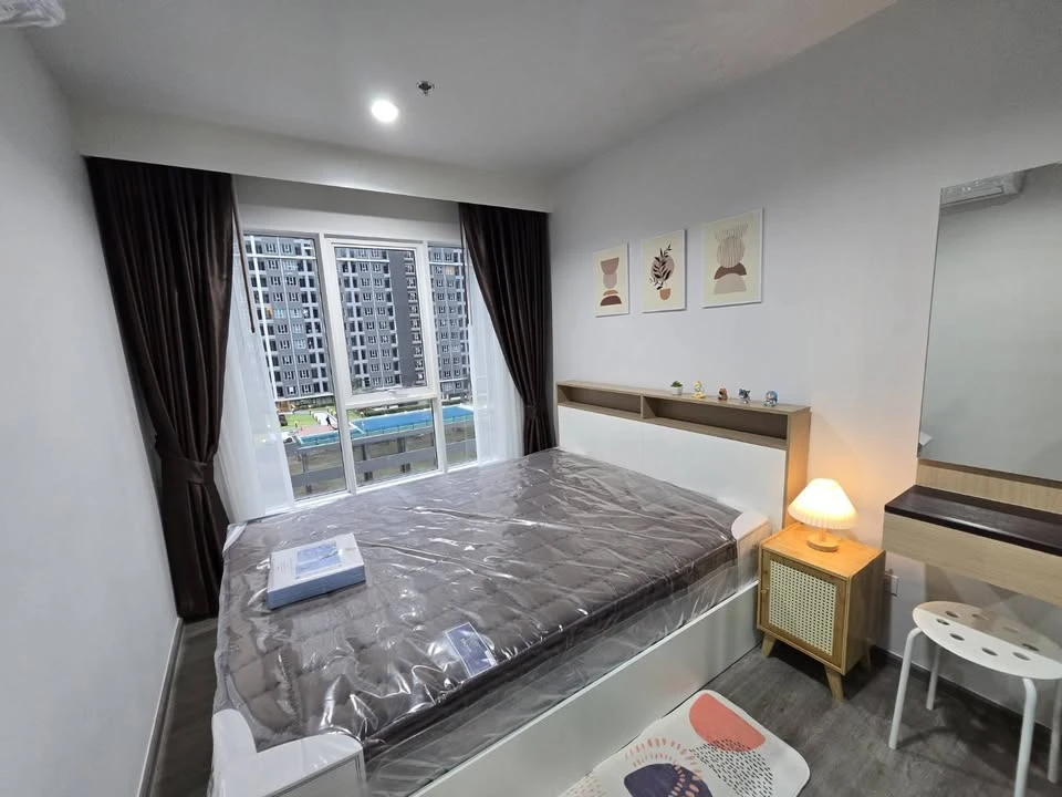 For rent: Regent Home Bangna, pool view + garden view, no need to bend down, not near the elevator or garbage room, the room is not hot, must book.