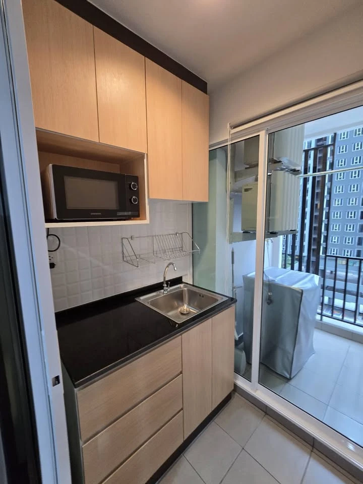 For rent: Regent Home Bangna, pool view + garden view, no need to bend down, not near the elevator or garbage room, the room is not hot, must book.