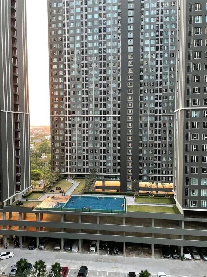 Regent Home Bangna for rent, pool view, fully furnished with appliances, ready to move in.