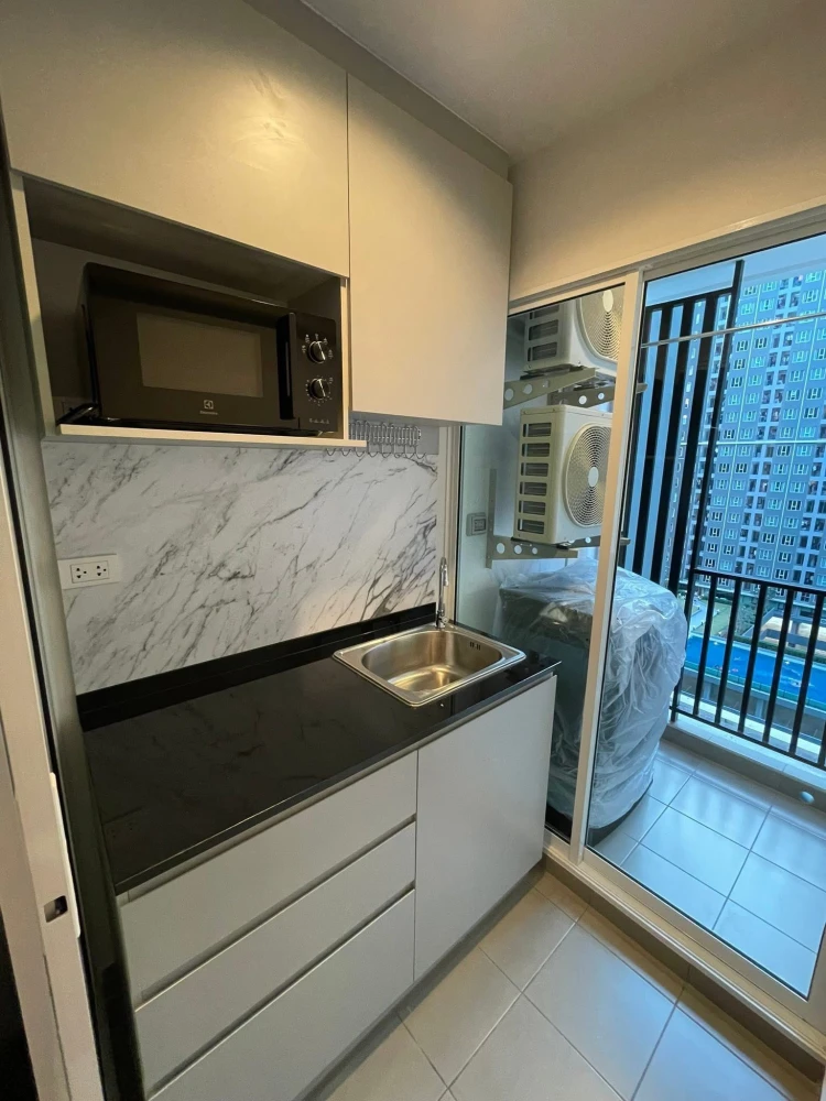 Regent Home Bangna for rent, pool view, fully furnished with appliances, ready to move in.