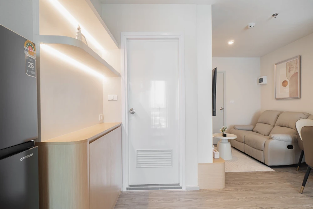 For rent: Regent Home Bangna, Chao Phraya River view, high-quality built-in HMR furniture. Book now!