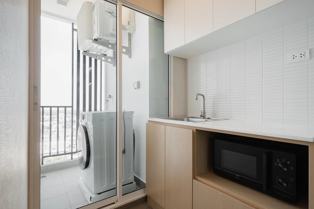 For rent: Regent Home Bangna, Chao Phraya River view, high-quality built-in HMR furniture. Book now!