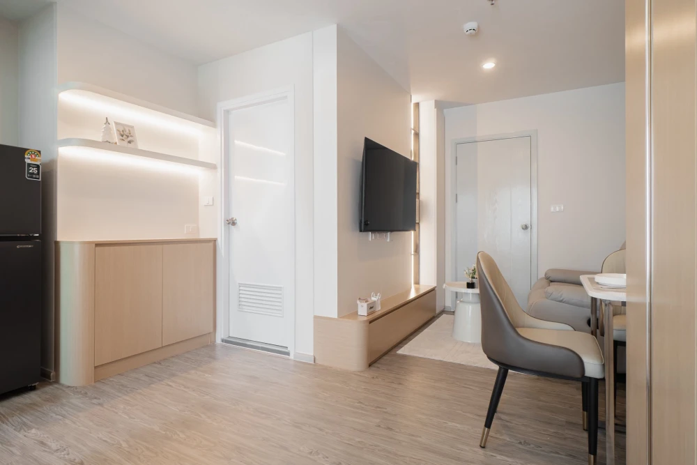 For rent: Regent Home Bangna, Chao Phraya River view, high-quality built-in HMR furniture. Book now!