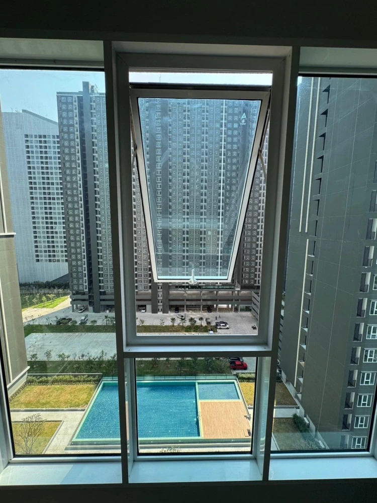 For rent: Regent Home Bangna, north-facing headboard, with a beautiful pool view, great price, hurry and reserve now, don't delay.
