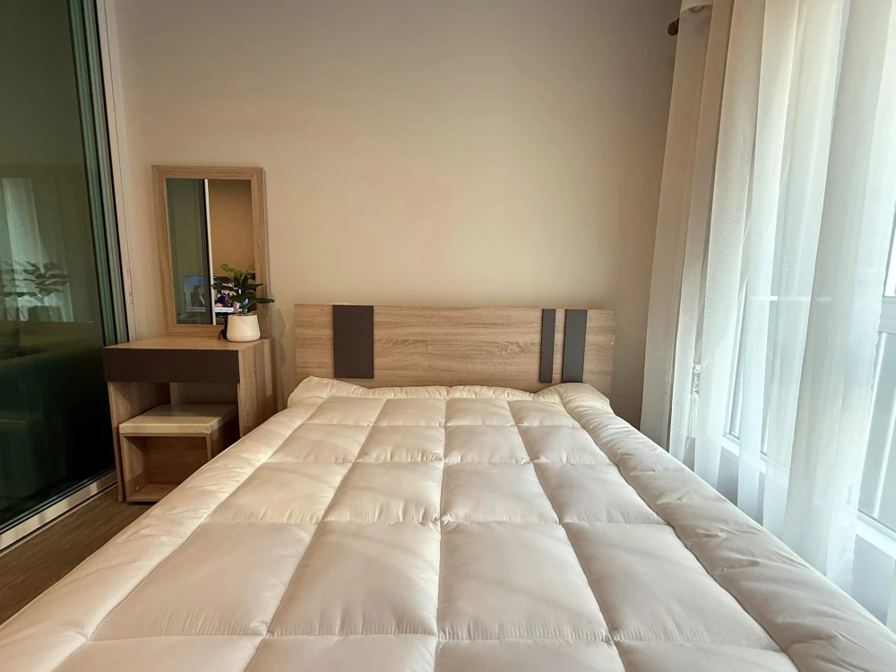 For rent: Regent Home Bangna, north-facing headboard, with a beautiful pool view, great price, hurry and reserve now, don't delay.