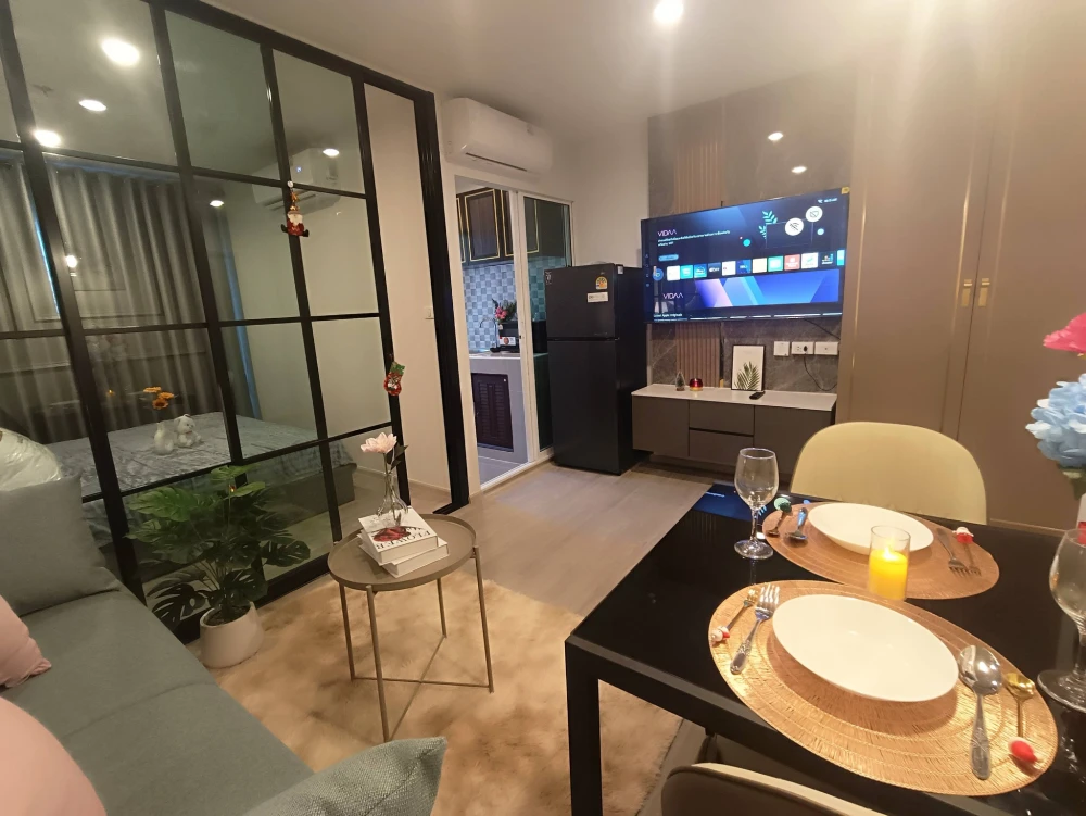For rent: Regent home Bangna, room 22, very high, complete with electrical appliances, washing machine included, don't miss it.
