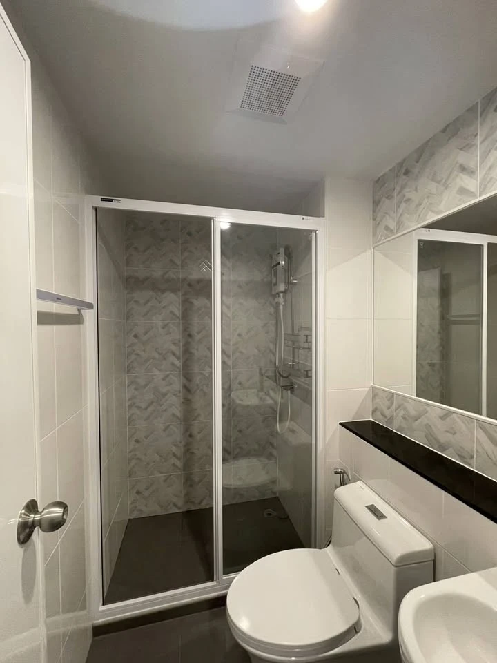 For rent: Regent Home Bangna, separate room, 30th floor, river view, affordable price. You must hurry to reserve now.