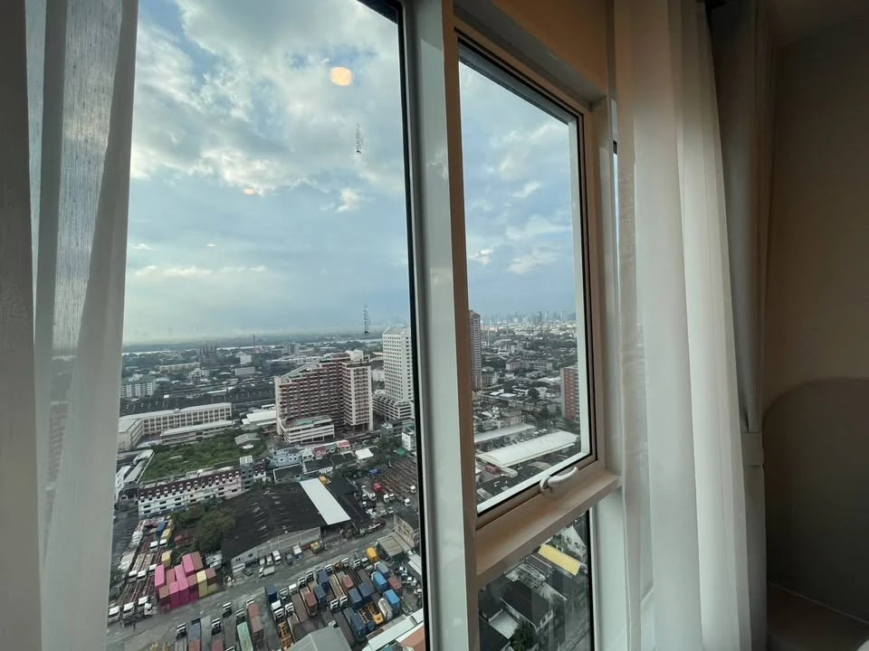For rent: Regent Home Bangna, separate room, 30th floor, river view, affordable price. You must hurry to reserve now.