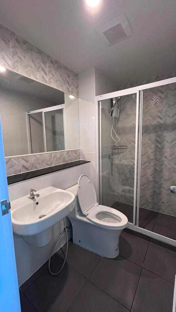 For rent: Regent Home Bangna, 11th floor unit, fully furnished, great location. Just bring your bags and move in!