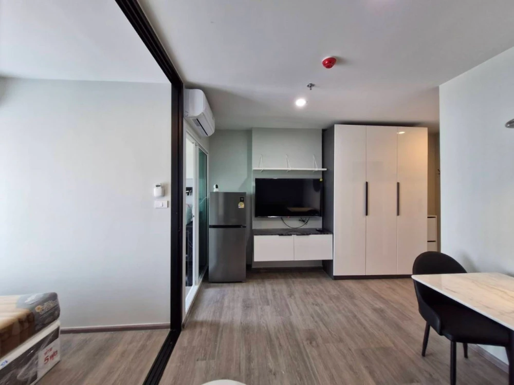 For rent: Regent Home Bangna, high floor unit, very livable, fully furnished. Book now!