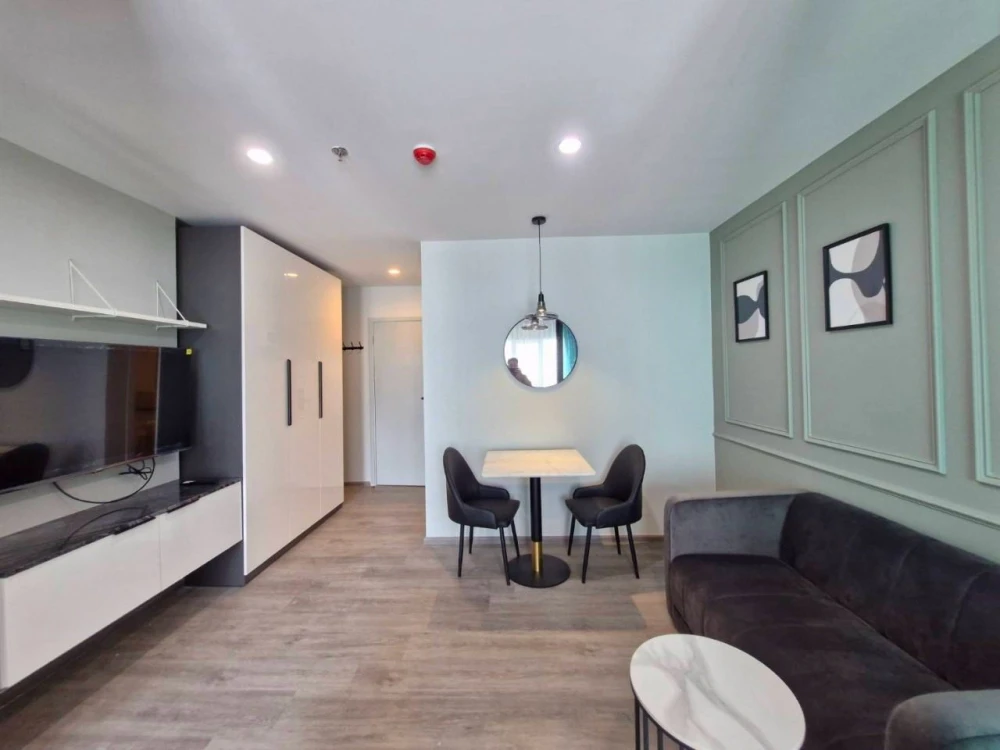 For rent: Regent Home Bangna, high floor unit, very livable, fully furnished. Book now!
