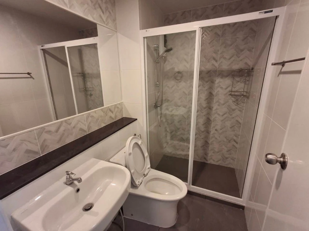 For rent: Regent Home Bangna, high floor, fully furnished with appliances. Book now!