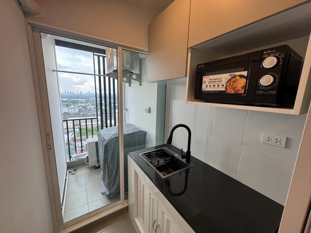 For rent: Regent Home Bangna, high floor unit, fully furnished, very livable. Book now!
