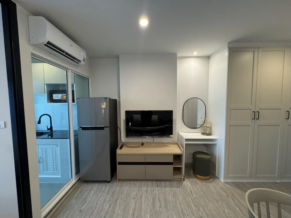 For rent: Regent Home Bangna, high floor unit, fully furnished, very livable. Book now!