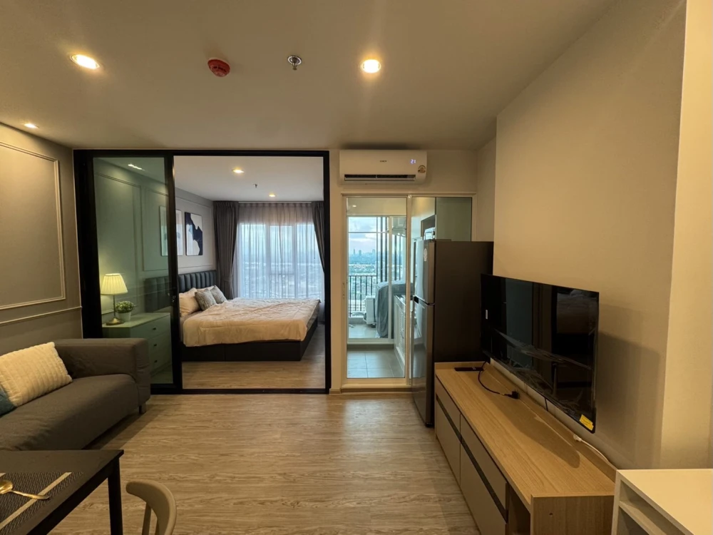 For rent: Regent Home Bangna, high floor unit, fully furnished, very livable. Book now!
