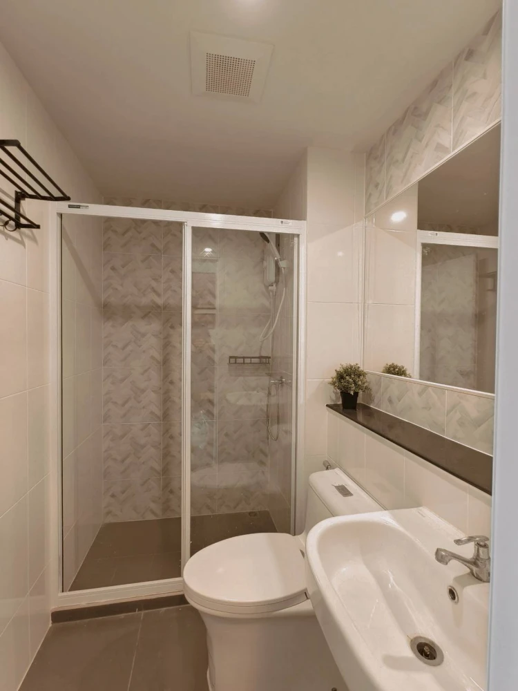 For rent: Regent Home Bangna, high floor, comfortable living, built-in interior, stunning Chao Phraya River view. Book now, don't miss out! +++