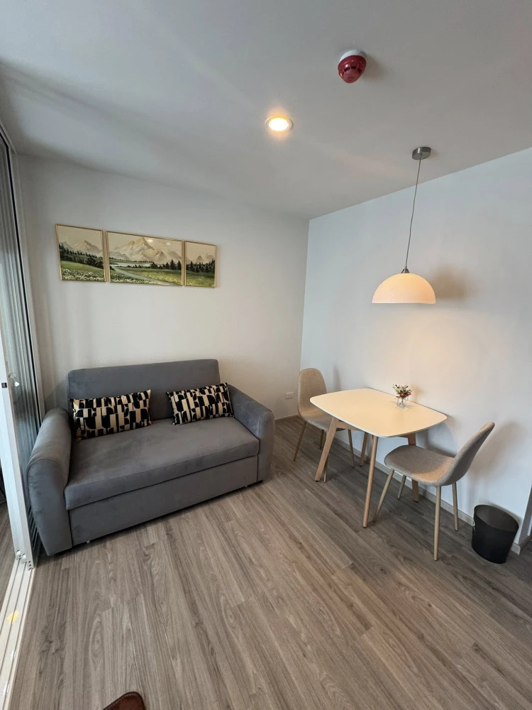 For rent: Regent Home Bangna, high floor unit, fully furnished. Book now!