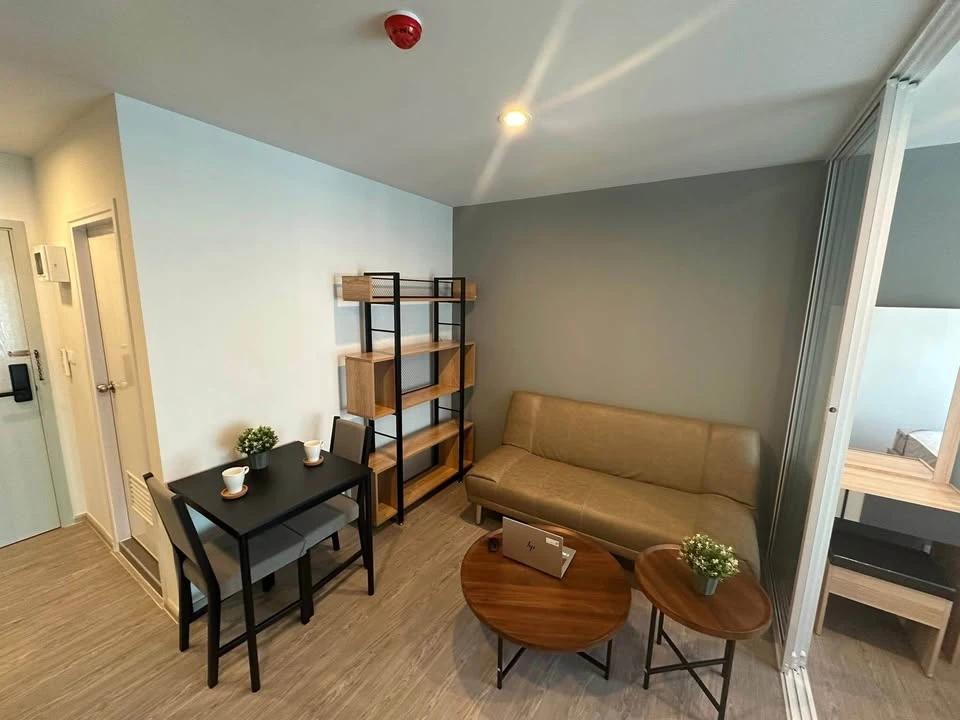 ให้เช่า Regent Home Bangna ห้องชั้นสูงมาก ได้วิวสระว่ายน้ำสุดชิล ตกแต่งฟังก์ชั่นครบ จองเลยอย่าลังเล