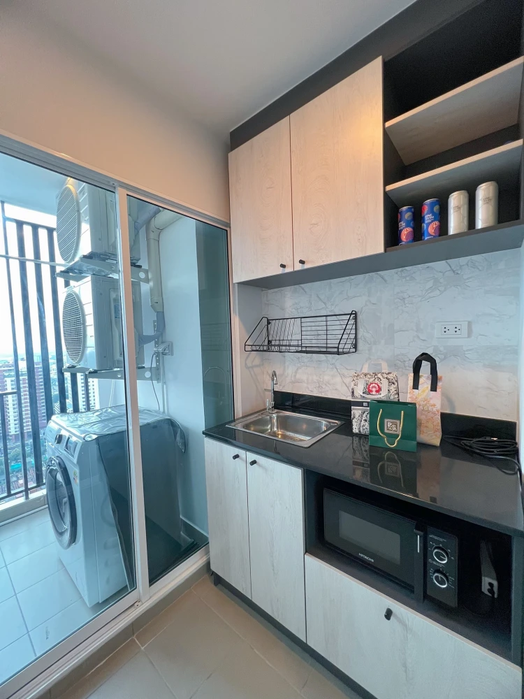 For rent: Regent Home Bangna. Nice, high-floor unit with well-partitioned rooms. Book now before it's too late!!!