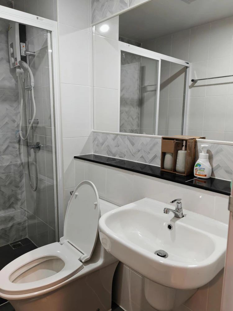 For rent: Regent Home Bangna, a nice room, good location, comes with complete furniture and facilities. Don't miss it.