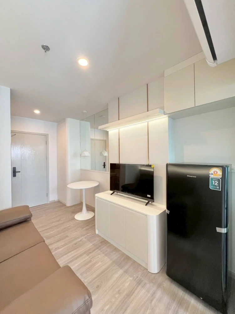 For rent: Regent Home Bangna. Nice room, fully furnished with built-in features throughout. Beautiful design, clearly divided spaces. Ready to move in