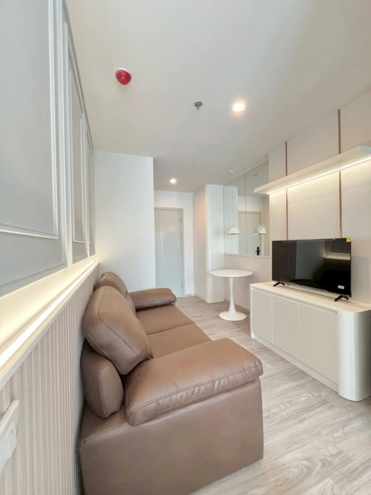 For rent: Regent Home Bangna. Nice room, fully furnished with built-in features throughout. Beautiful design, clearly divided spaces. Ready to move in