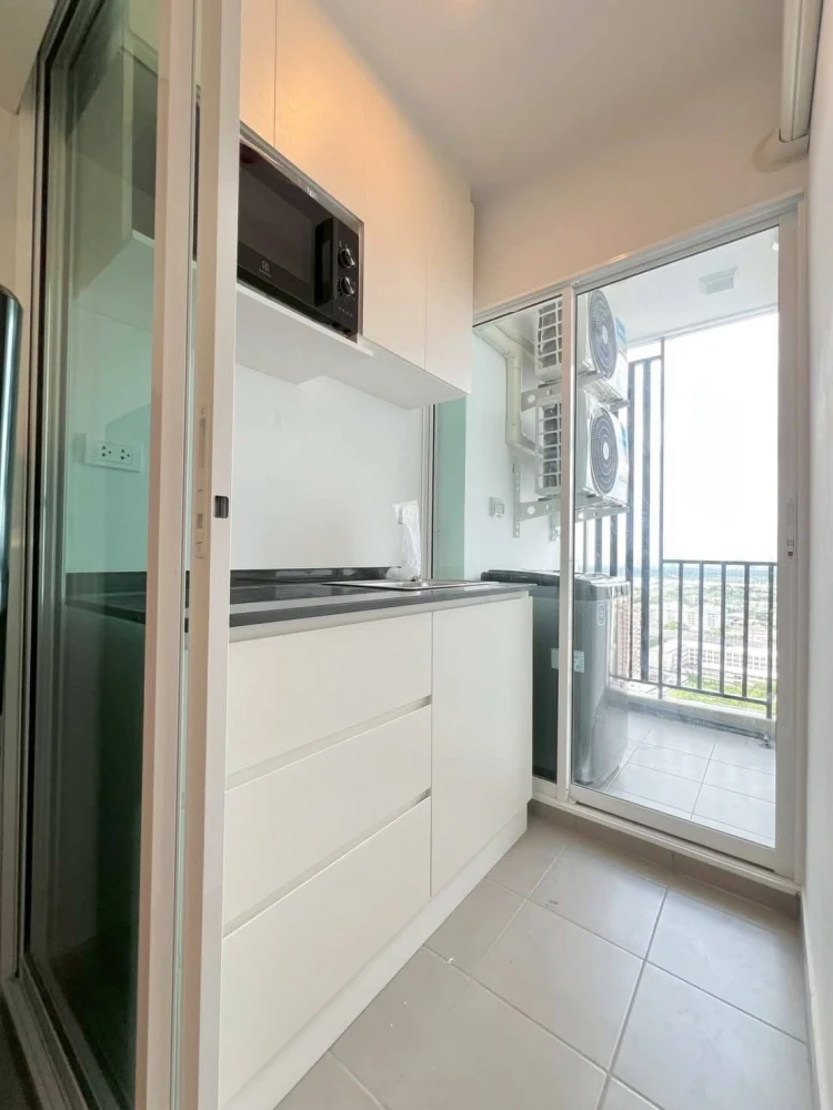 For rent: Regent Home Bangna. Nice room, fully furnished with built-in features throughout. Beautiful design, clearly divided spaces. Ready to move in