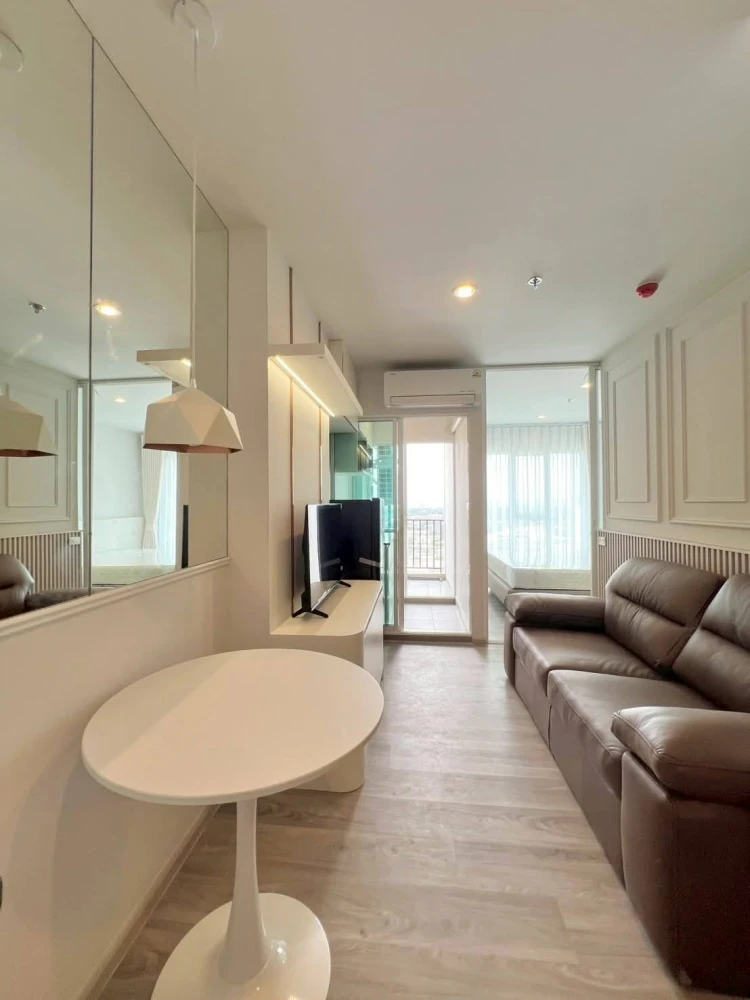 For rent: Regent Home Bangna. Nice room, fully furnished with built-in features throughout. Beautiful design, clearly divided spaces. Ready to move in