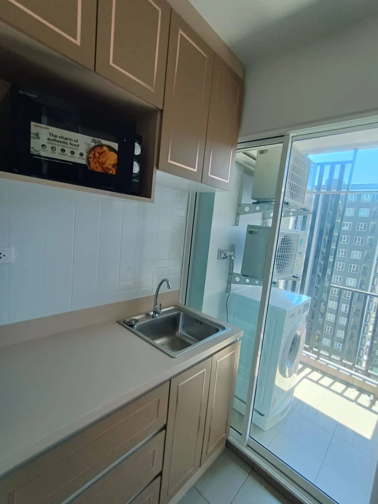 For rent: Regent Home Bangna, a lovely room with furniture, on a high floor. Book now!