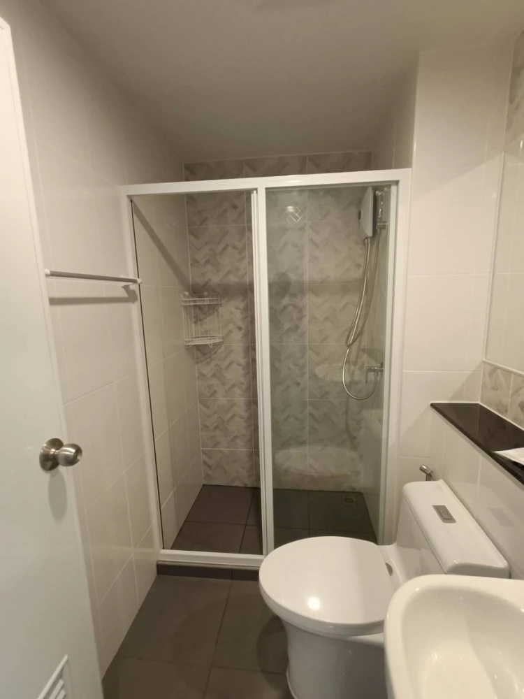 For rent: Regent Home Bangna, a lovely room with furniture, on a high floor. Book now!