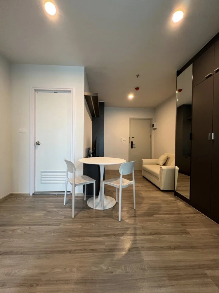 For rent: Regent Home Bangna. Nice room, fully furnished, high floor, river view. Book now!