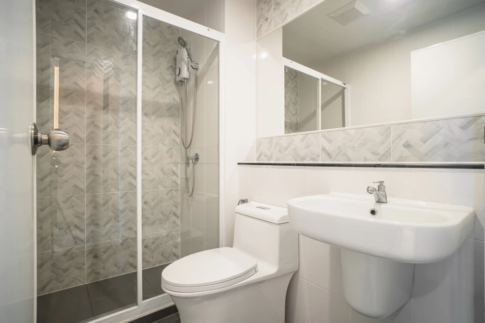 For rent: Regent Home Bangna, 32nd floor, beautifully furnished with built-in features and Chao Phraya River view. Convenient and fully equipped. Move