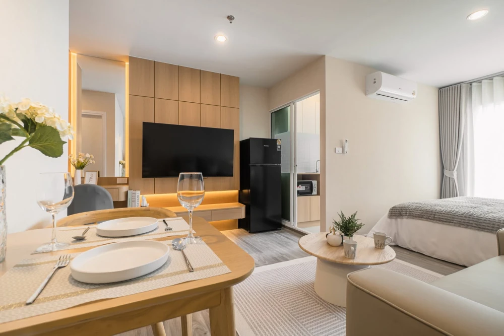 For rent: Regent Home Bangna, 32nd floor, beautifully furnished with built-in features and Chao Phraya River view. Convenient and fully equipped. Move