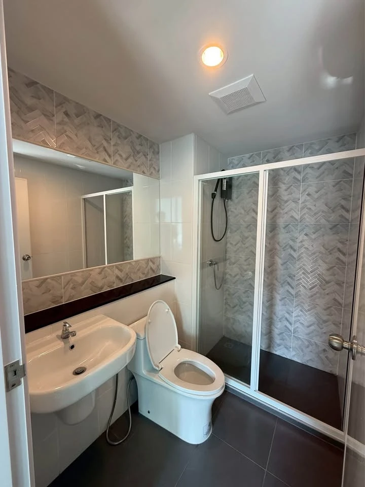 ให้เช่า Regent Home Bangna ห้องพร้อมอยู่ ชั้นสูง รีบจองเลย เฟอร์พร้อม