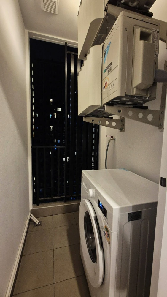 For rent: Regent Home Bangna, corner unit, 22nd floor, Building A. Fully furnished with built-in furniture and clearly separated zones. Ready to move